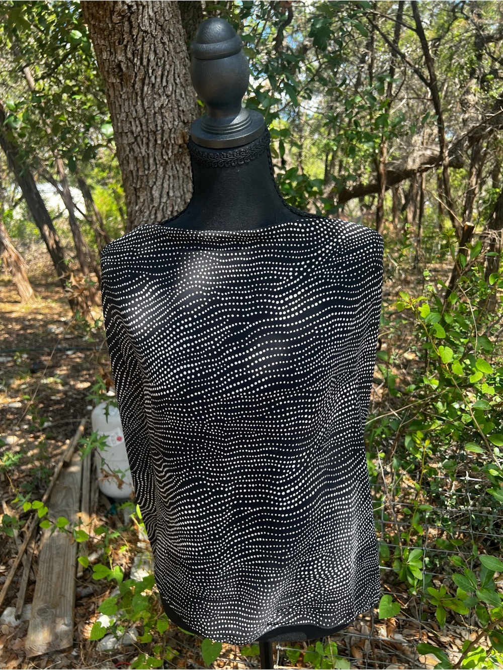 Black & White Dot Wave Women's Top